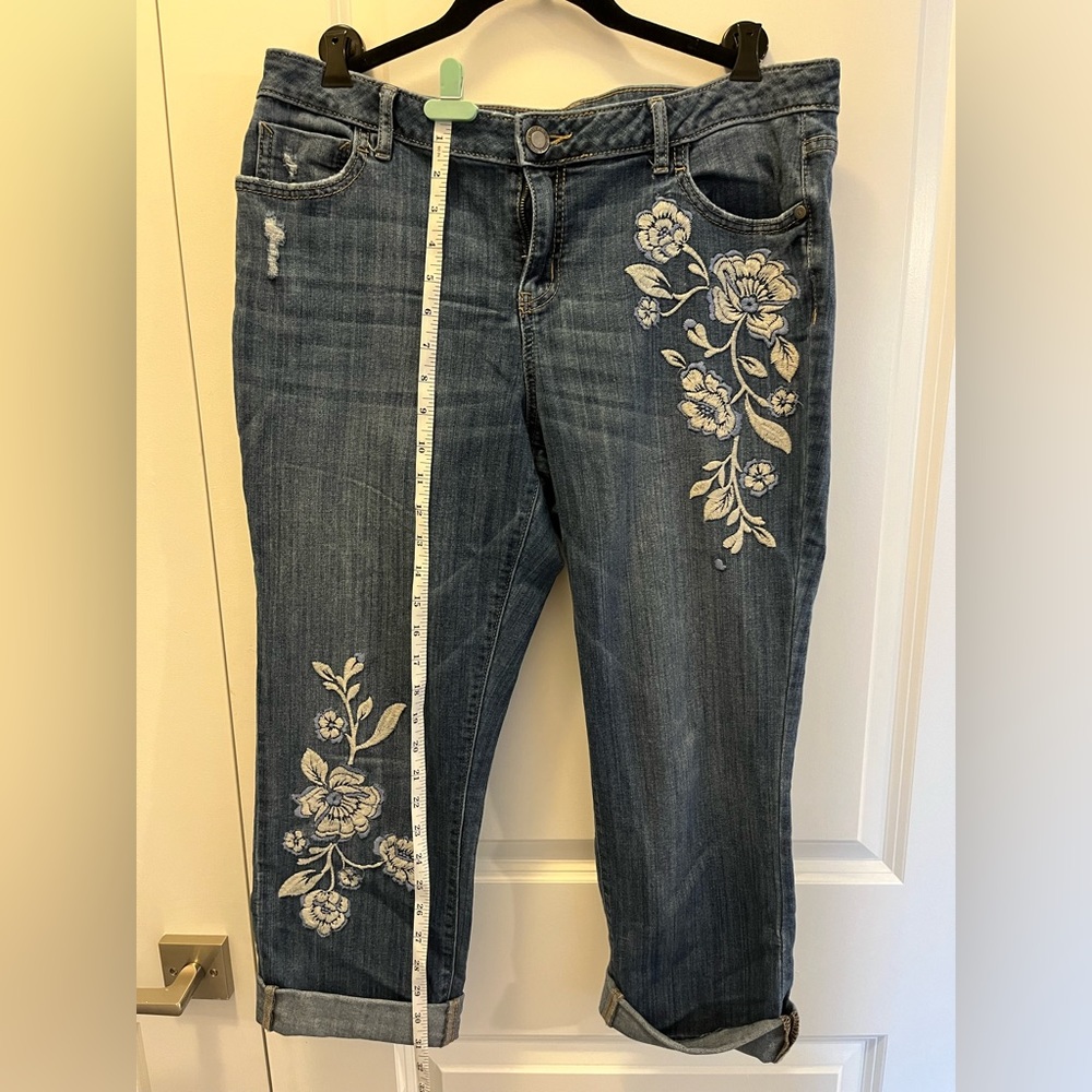 Simply Vera Vera Wang Denim Capri’s sz 12